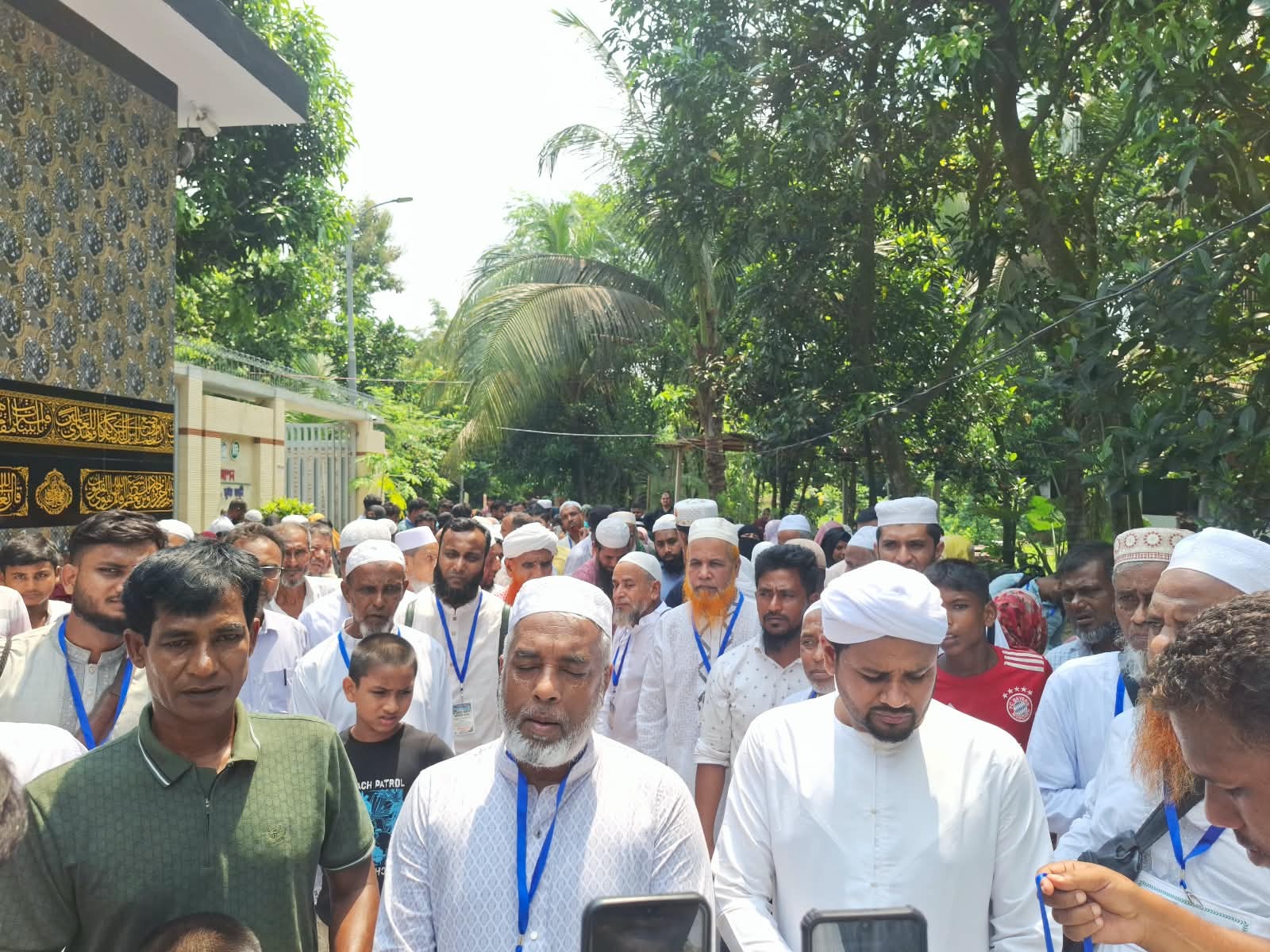 নুরুজ্জামান মৃধার উদ্যোগে ৭৫ জন গেলেন পবিত্র ওমরাহ পালন