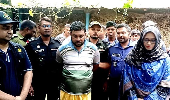 তালায় নকল সার ও কীটনাশক তৈরির কারখানায় অভিযান, জরিমানা