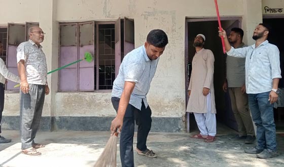 বাসাইলের সুন্না স্কুলে ডেঙ্গু প্রতিরোধ ও পরিচ্ছন্নতা অভিযান