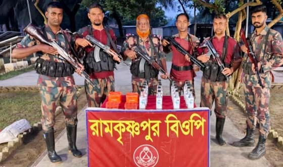 দৌলতপুর সীমান্তে ভারতীয় মাদকদ্রব্য ও চোরাচালানি মালামাল উদ্ধার