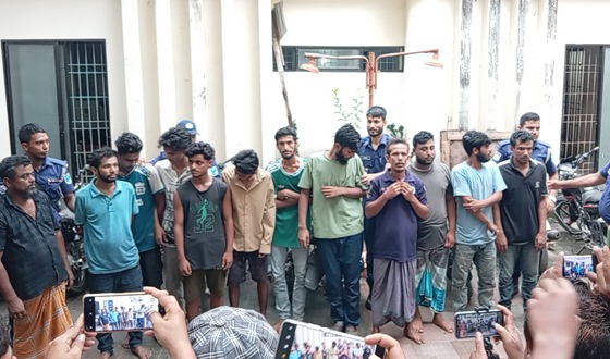 কিশোরগঞ্জে অনলাইন জুয়া ও প্রতারণার অভিযোগে আটক ২১