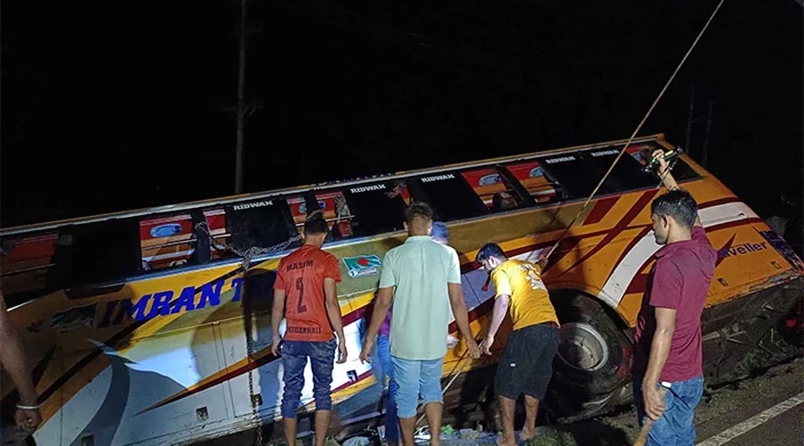 পটুয়াখালীতে বাস-অটোরিকশার মুখোমুখি সংঘর্ষ, নিহত ৪