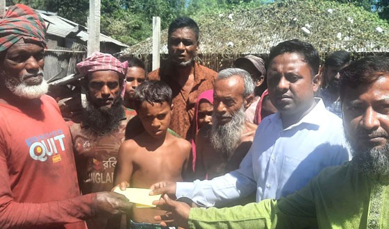 চাটমোহরে ভয়াবহ অগ্নিকান্ডে পুড়ে গেছে বাড়িঘর