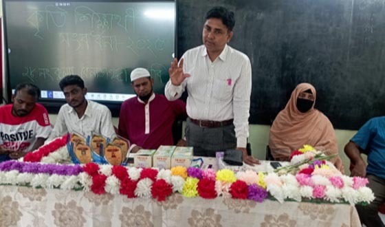 প্রতাপনগরে নারী নির্যাতন, ভাংচুর ও লুটপাটের প্রতিবাদে মানববন্ধন