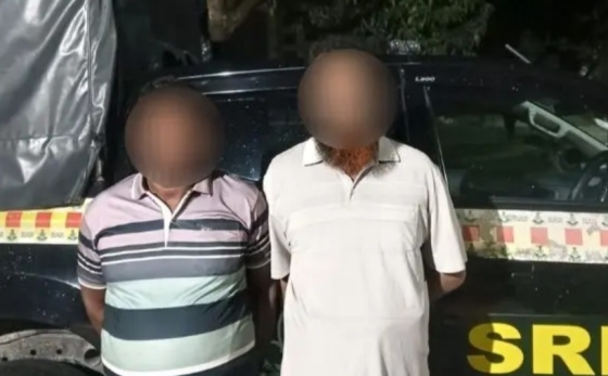 রাজশাহী নগরীতে সোনার বারসহ আটক ২