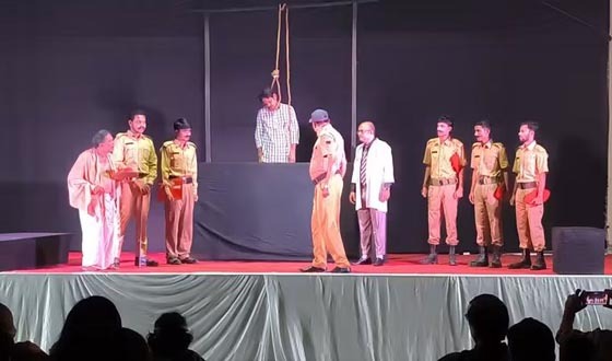 কুড়িগ্রামে মঞ্চস্থ হলো নাটক ‘আজ কমন্ডলের ফাঁসি’, উপচে পড়া ভিড়