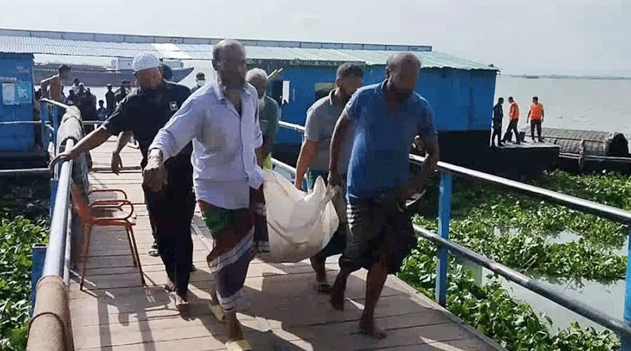 মেঘনায় ট্রলারডুবিতে ৩ ভাই-বোনের মরদেহ উদ্ধার, নিখোঁজ বাবা