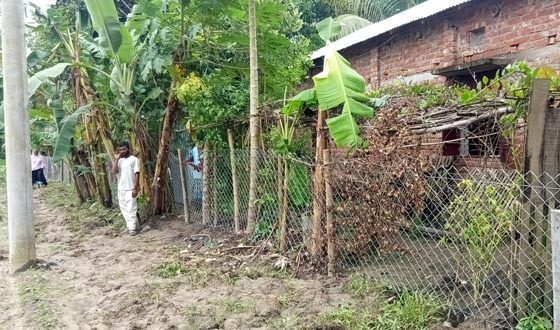 তাঁরকাটার বেড়া অপসারণে সহযোগিতার আহ্বান জানিয়েছে জুলেখার পরিবার