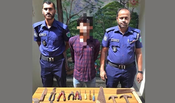 কুলাউড়ায় ডাকাতির প্রস্তুতিকালে দেশীয় অস্ত্রসহ গ্রেফতার ১