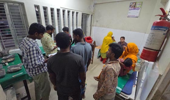সাঁথিয়ায় শিয়ালের কামড়ে নারী-শিশুসহ আহত ১১